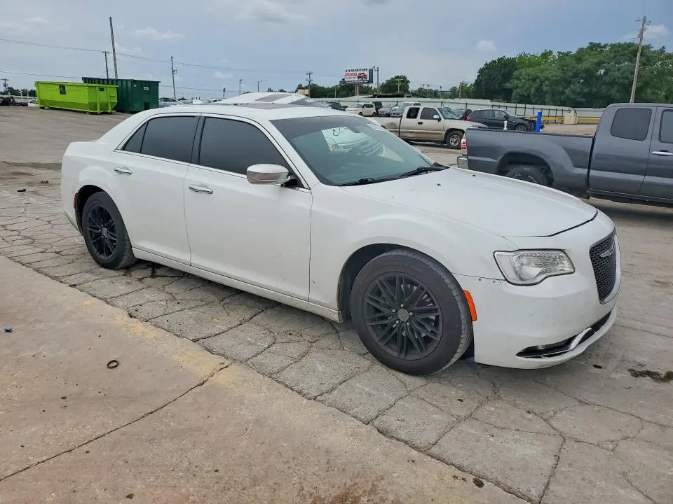 2016 CHRYSLER 300C   