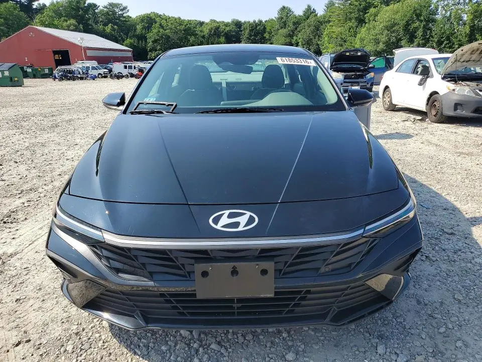 2024 HYUNDAI ELANTRA SE  