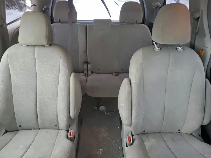2011 TOYOTA SIENNA   