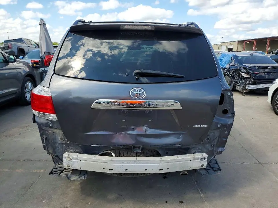 2013 TOYOTA HIGHLANDER LIMITED  