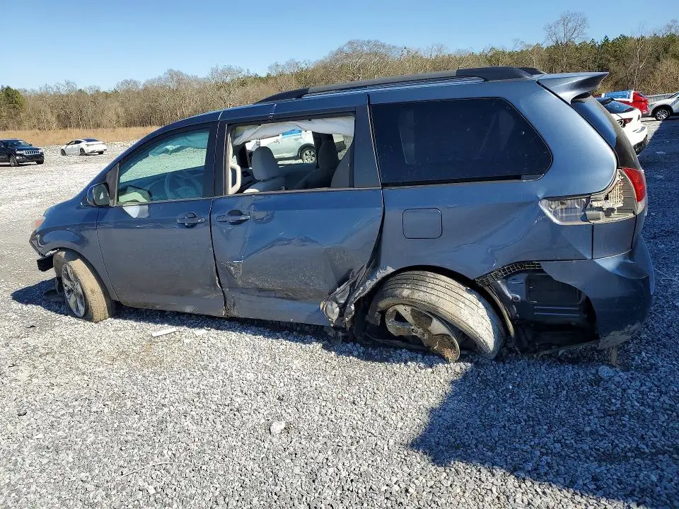 2014 TOYOTA SIENNA LE  