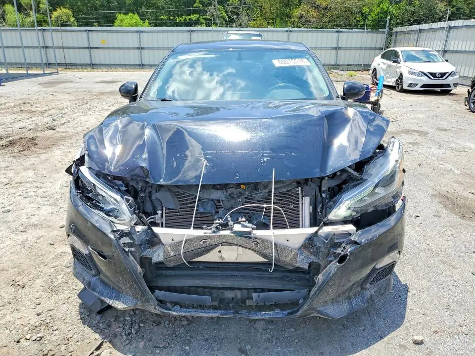2019 NISSAN ALTIMA SR  