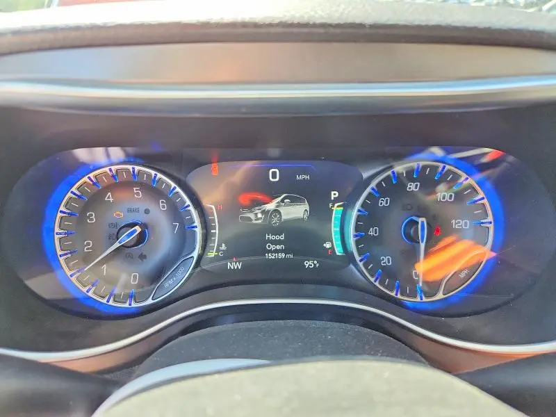 2017 CHRYSLER PACIFICA LIMITED  