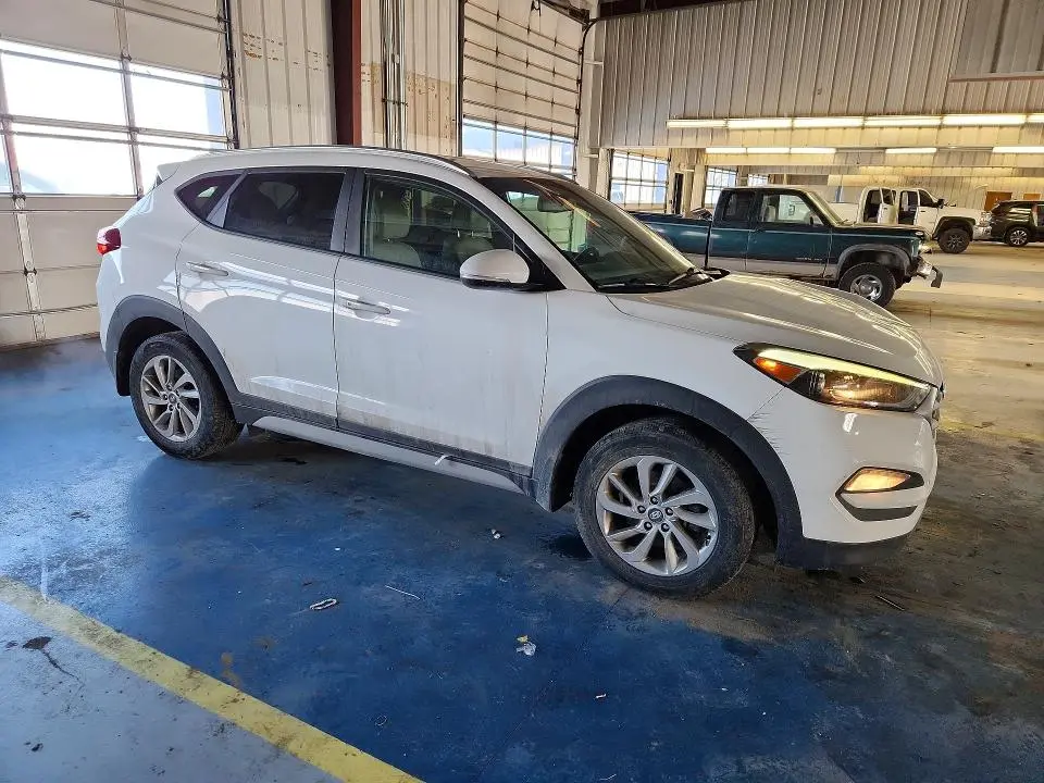 2017 HYUNDAI TUCSON SE PLUS  