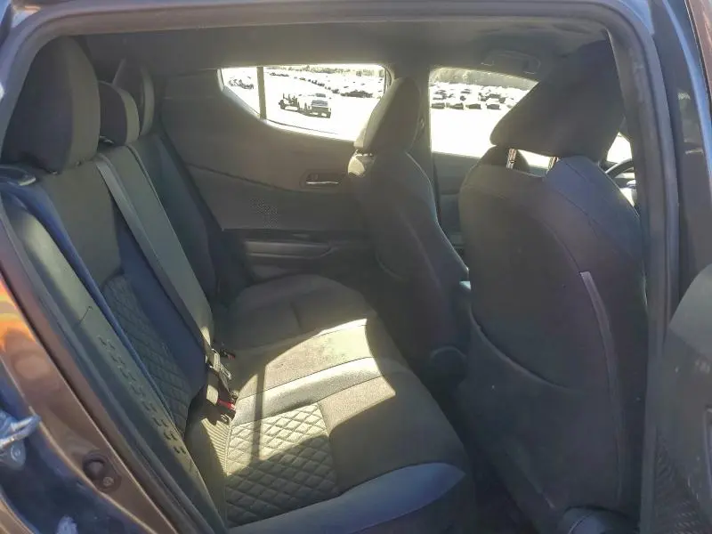 2020 TOYOTA C-HR XLE  