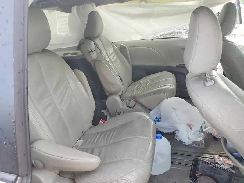 2011 TOYOTA SIENNA XLE 8-PASSENGER  
