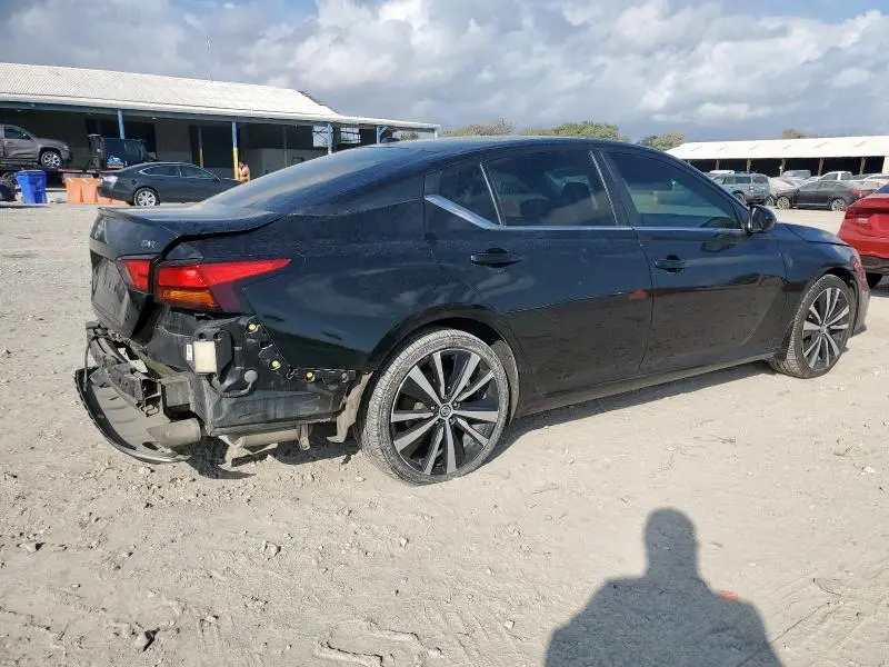 2022 NISSAN ALTIMA SR  