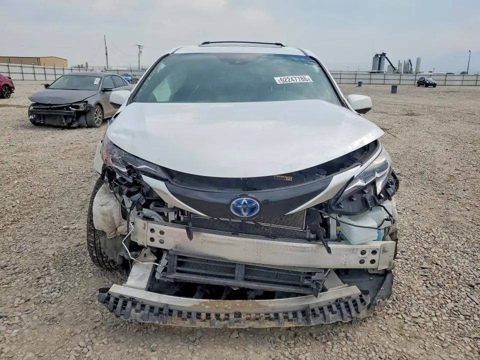 2025 TOYOTA SIENNA PLATINUM 7-PASSENGER  