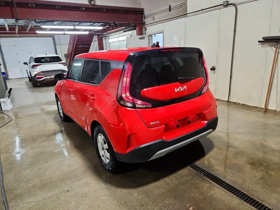 2023 KIA SOUL LX  