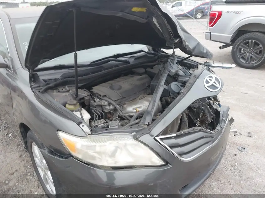 2011 TOYOTA CAMRY LE