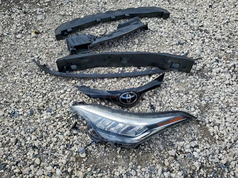 2020 TOYOTA C-HR XLE  