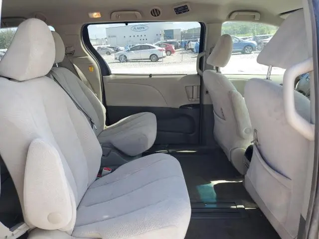 2013 TOYOTA SIENNA LE  