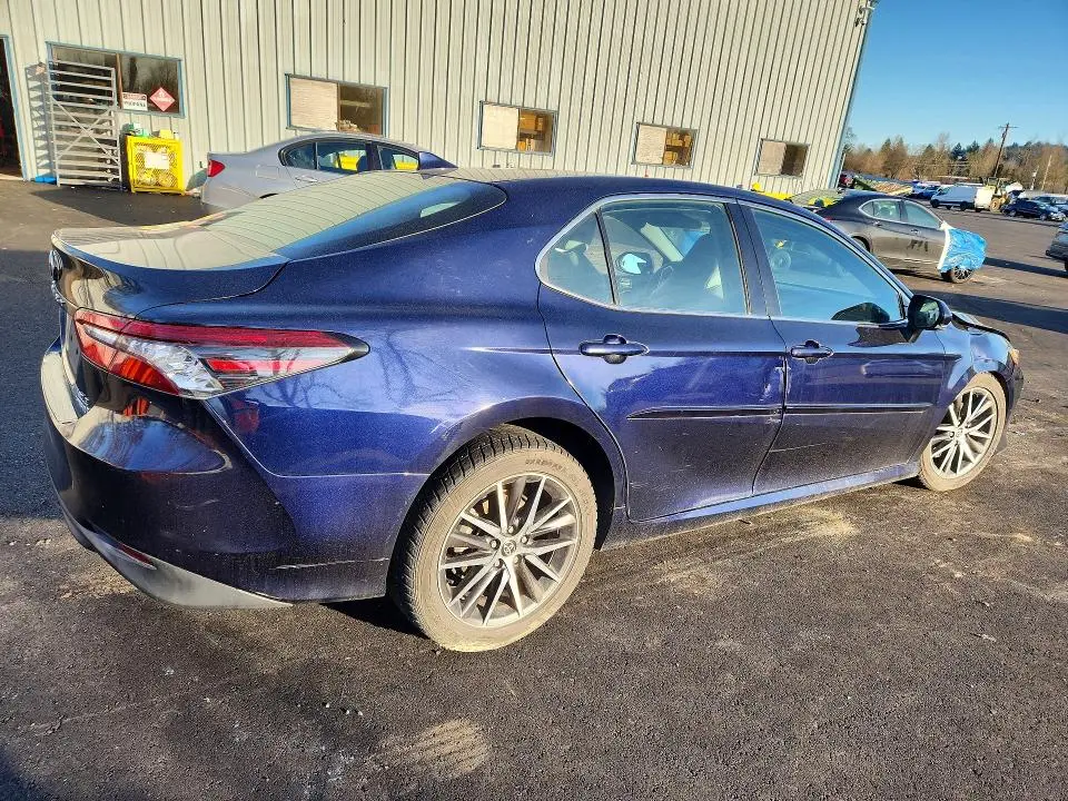2022 TOYOTA CAMRY XLE  