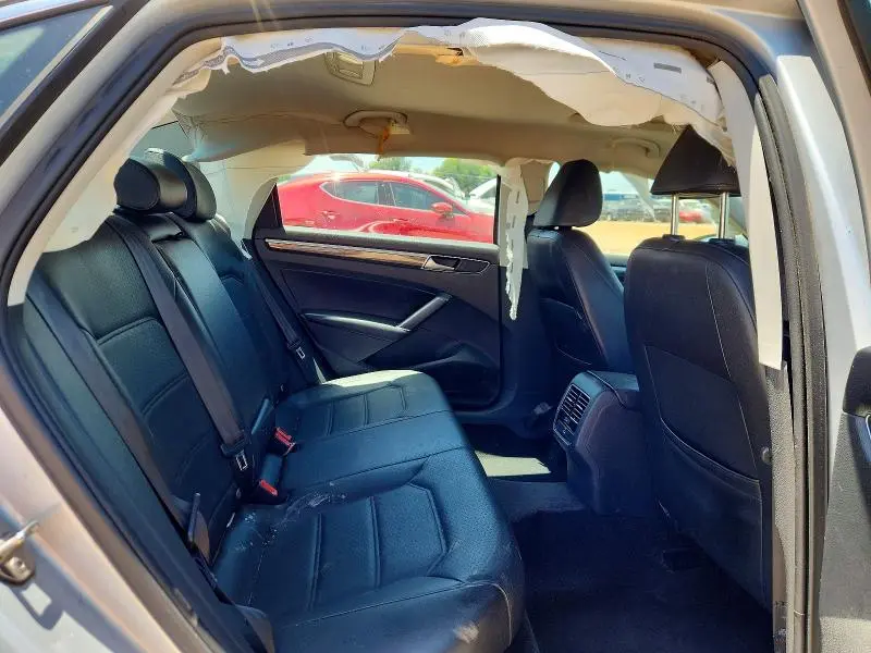2016 VOLKSWAGEN PASSAT SE  