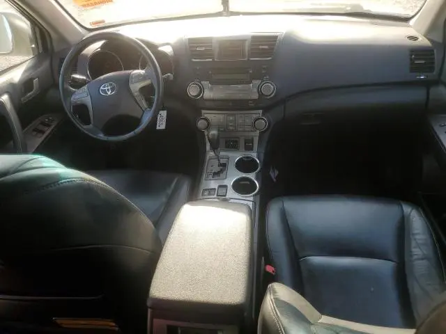 2010 TOYOTA HIGHLANDER SE  