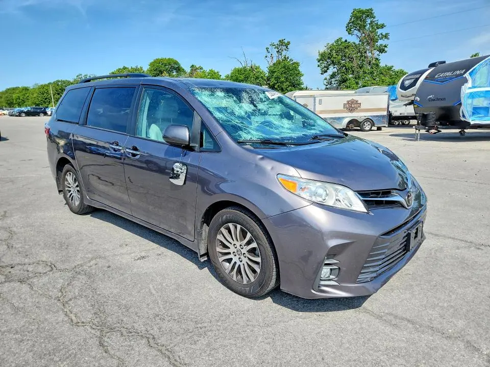 2020 TOYOTA SIENNA XLE 8-PASSENGER  