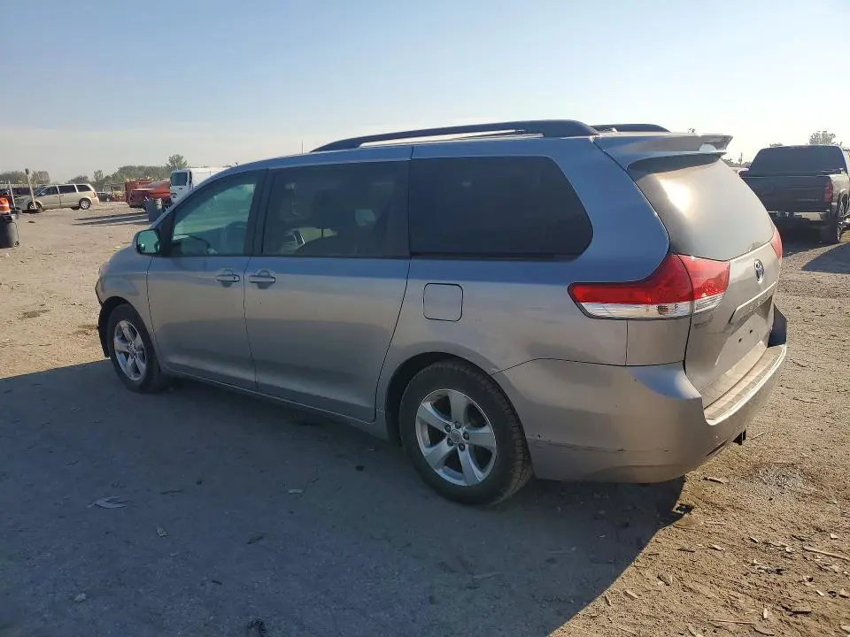 2013 TOYOTA SIENNA LE  