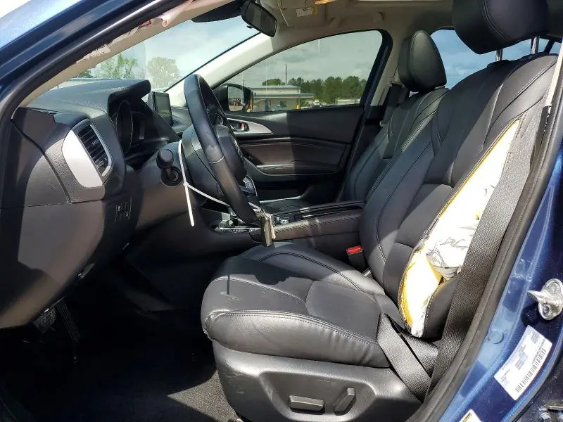 2018 MAZDA 3 TOURING  