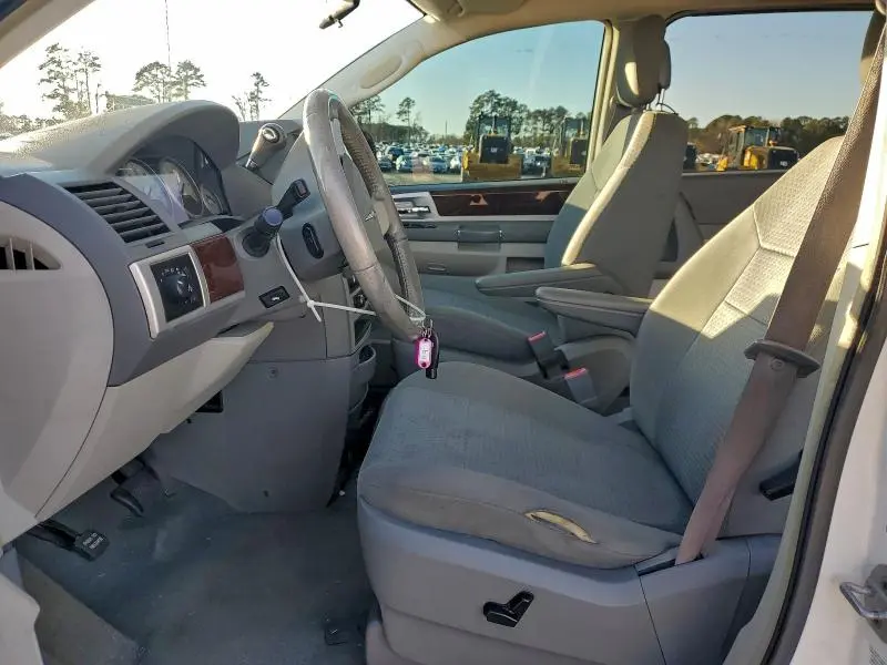 2010 CHRYSLER TOWN & COUNTRY TOURING  