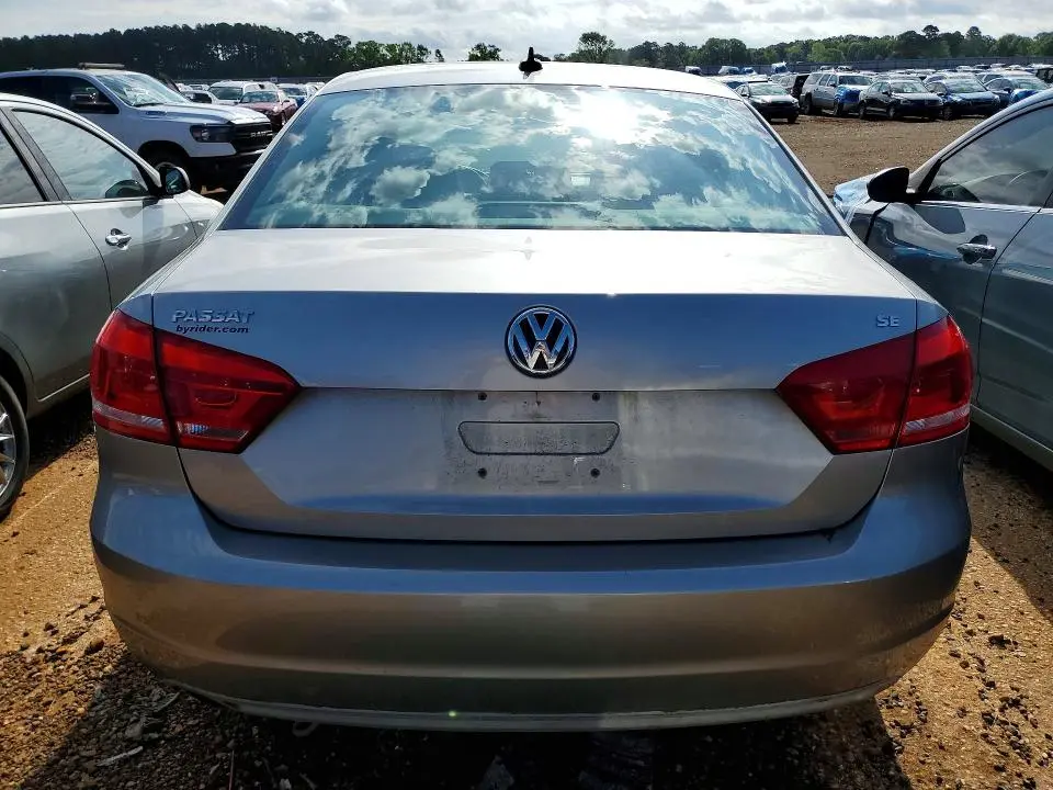 2013 VOLKSWAGEN PASSAT SE  