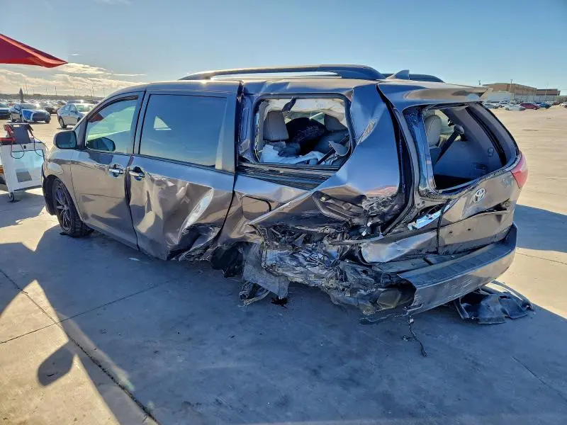 2019 TOYOTA SIENNA   