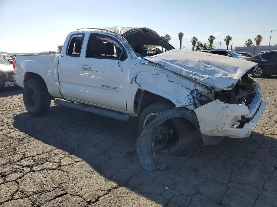 2019 TOYOTA TACOMA SR5  