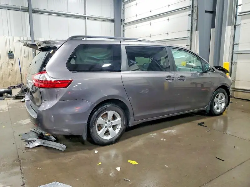 2016 TOYOTA SIENNA LE  