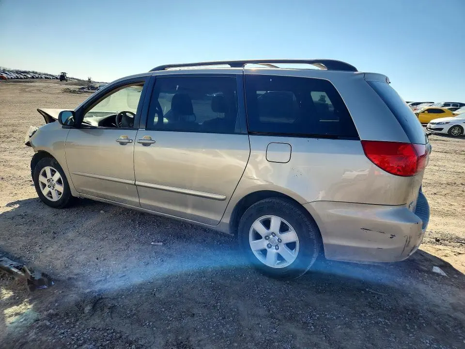 2010 TOYOTA SIENNA LE 8-PASSENGER  