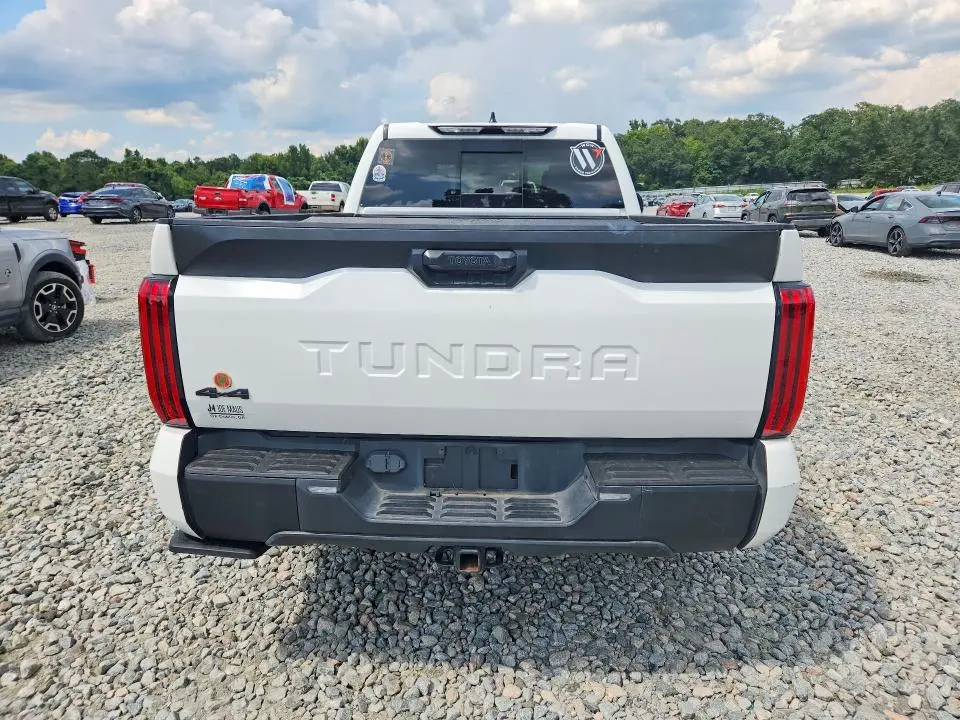2023 TOYOTA TUNDRA SR5  