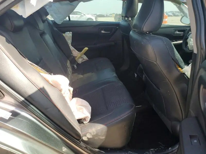 2015 TOYOTA CAMRY SE  