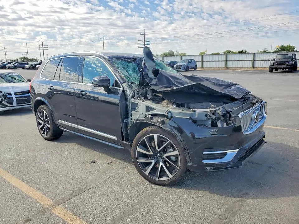 2024 VOLVO XC90 PLUS  