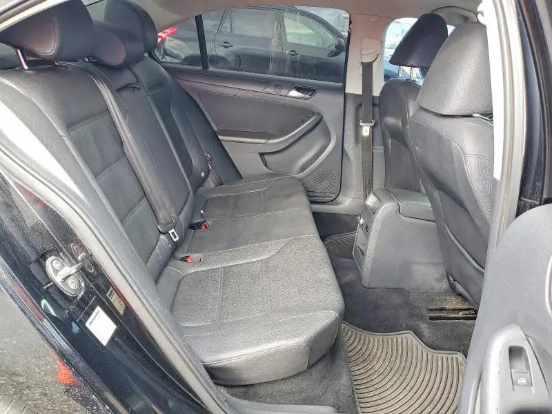 2011 VOLKSWAGEN JETTA SE  