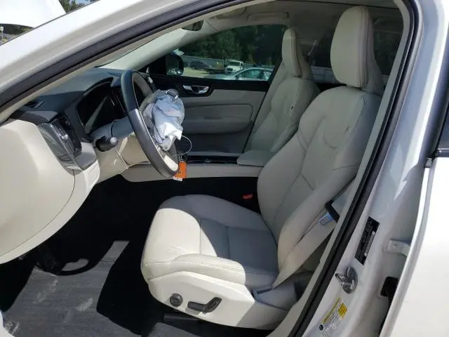 2025 VOLVO XC60 PLUS  