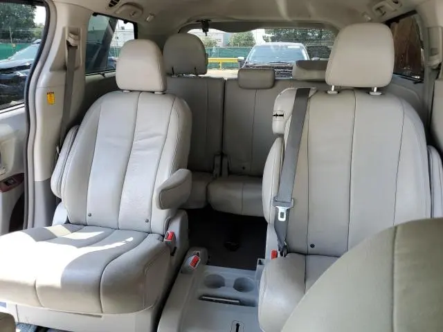 2012 TOYOTA SIENNA XLE  