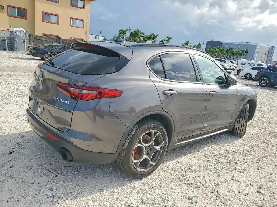 2023 ALFA ROMEO STELVIO SPRINT  