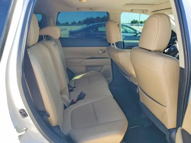 2017 MITSUBISHI OUTLANDER SE  