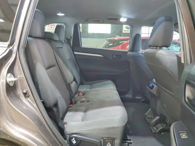 2019 TOYOTA HIGHLANDER LE  