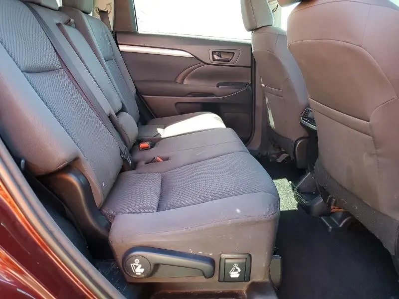 2016 TOYOTA HIGHLANDER LE  