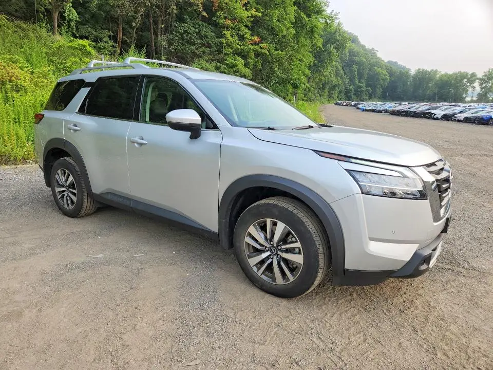 2024 NISSAN PATHFINDER SL  