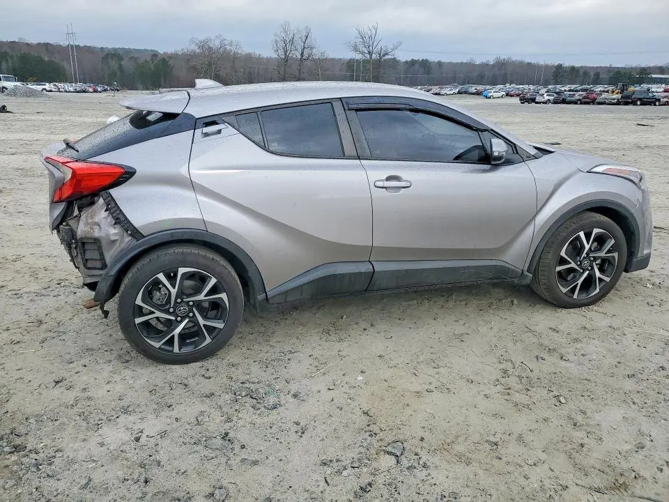 2019 TOYOTA C-HR XLE  