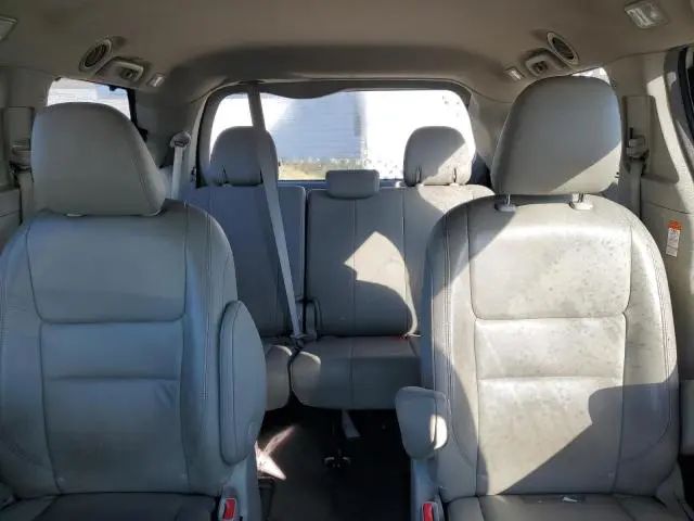 2017 TOYOTA SIENNA XLE  