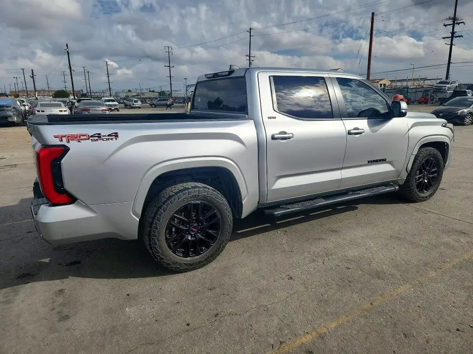 2024 TOYOTA TUNDRA SR5  