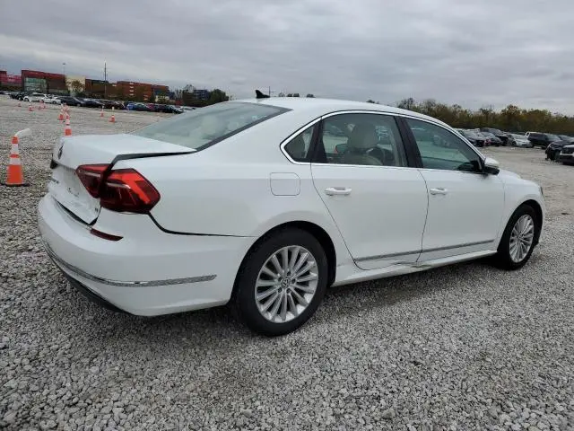 2017 VOLKSWAGEN PASSAT SE  