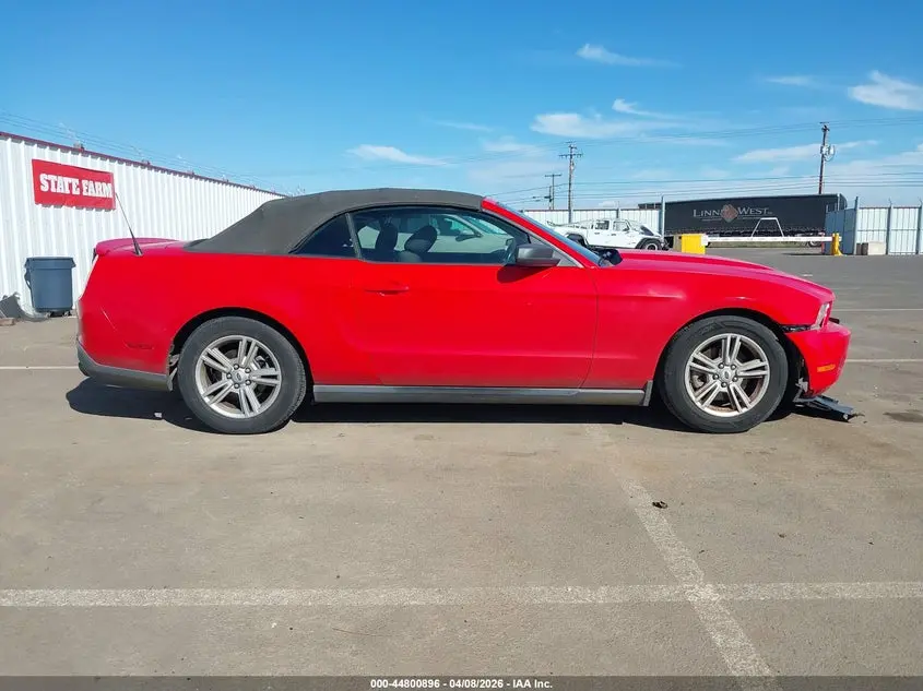 2011 FORD MUSTANG V6