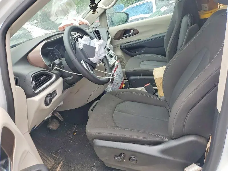 2024 CHRYSLER VOYAGER LX  