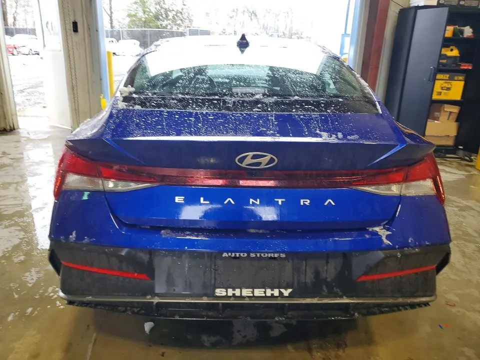 2025 HYUNDAI ELANTRA SE  