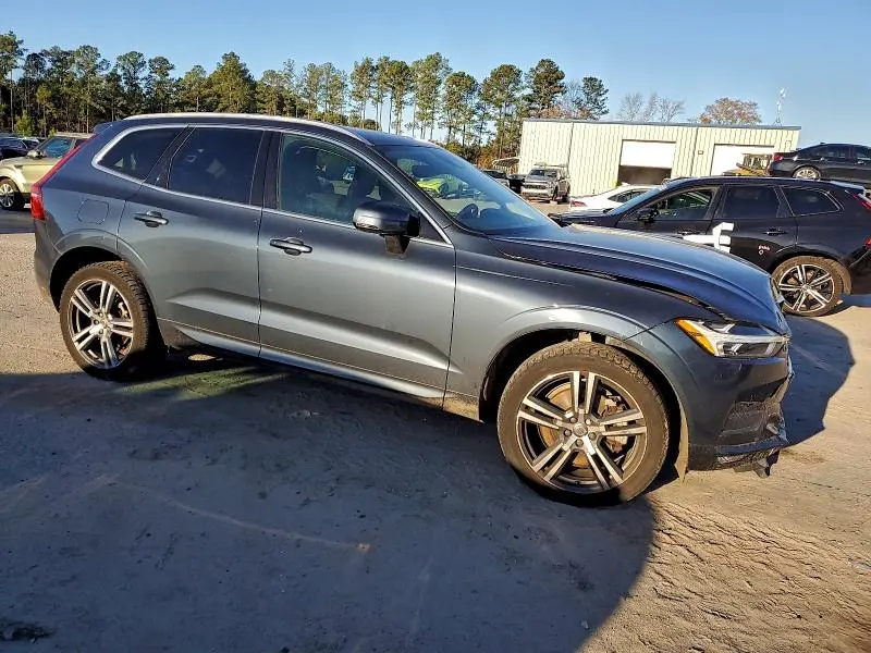 2021 VOLVO XC60 T6 MOMENTUM  