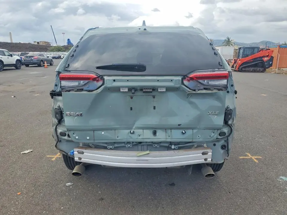 2022 TOYOTA RAV4 XLE  