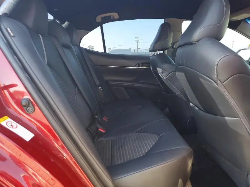 2018 TOYOTA CAMRY SE  