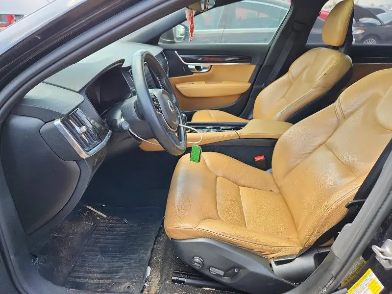 2018 VOLVO S90 T6 MOMENTUM  